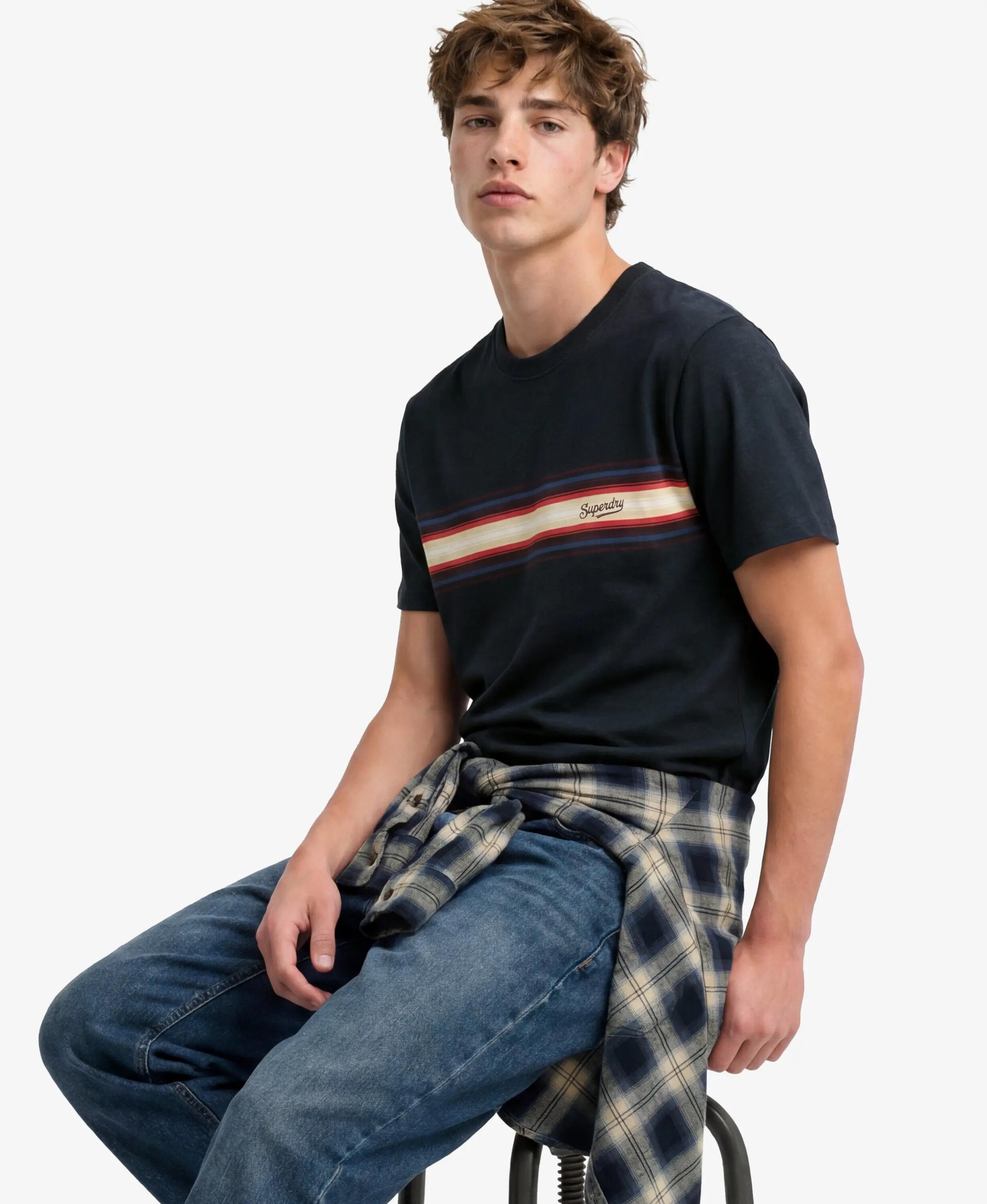superdry Outdoor Stripe Logo Relaxed T-shirt z organicznej bawełny 3/6