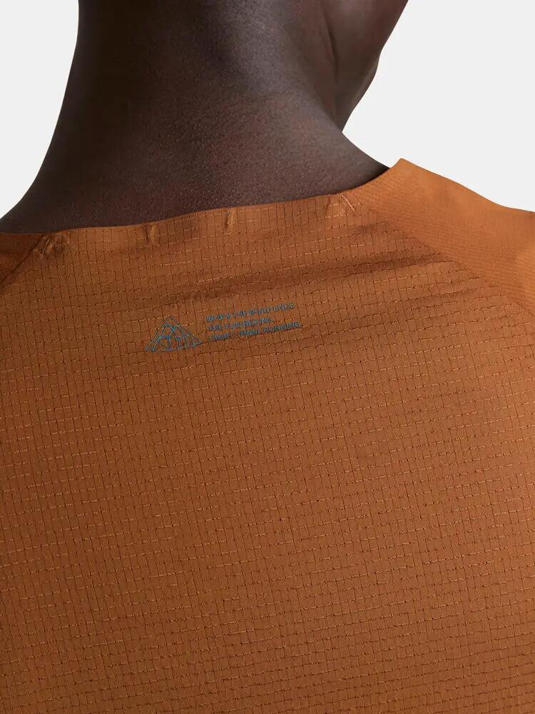 craft PRO Trail SS Tee M - Kurzarm-Trailshirt mit Stretch-Mesh am Rücken 5/6
