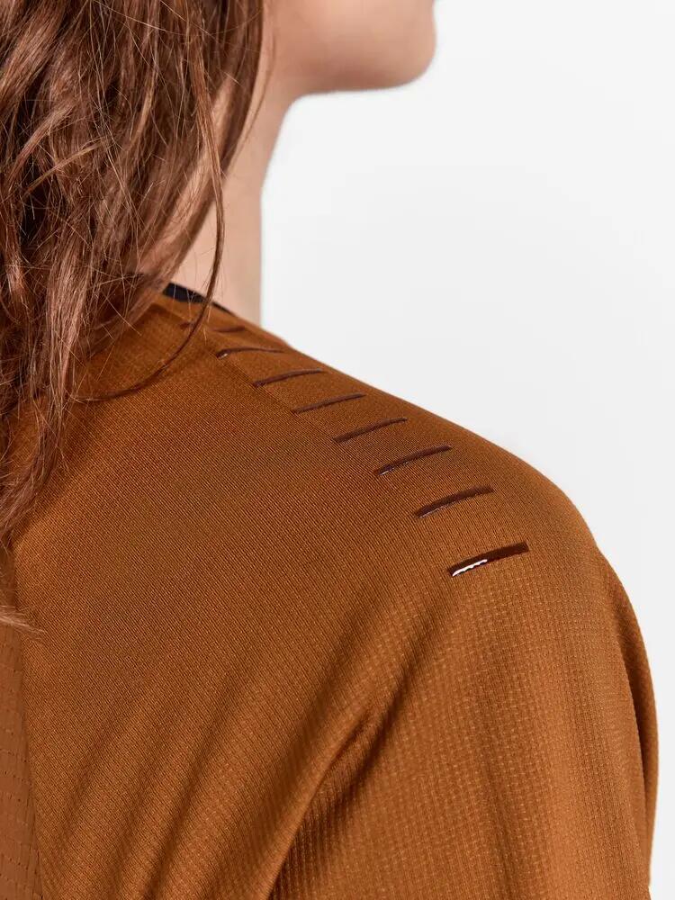 craft PRO Trail SS Tee W – Kurzärmeliges Trail-Shirt mit dehnbarem Mesh-Rücken 6/7
