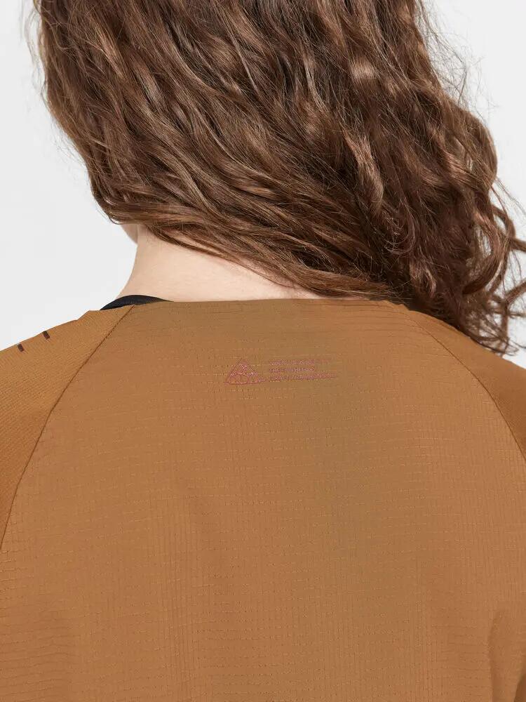 craft PRO Trail SS Tee W – Kurzärmeliges Trail-Shirt mit dehnbarem Mesh-Rücken 4/7