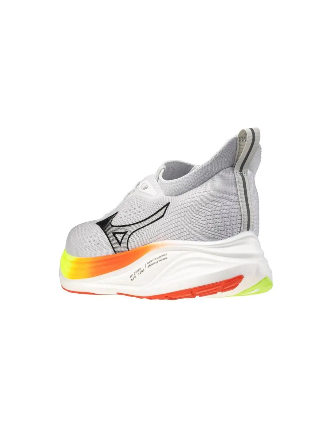 Scarpe da uomo Mizuno grigie. 5/6
