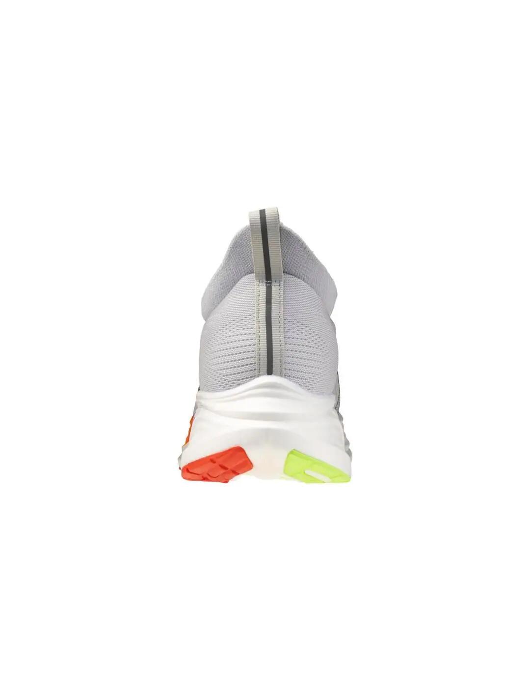Scarpe da uomo Mizuno grigie. 4/6