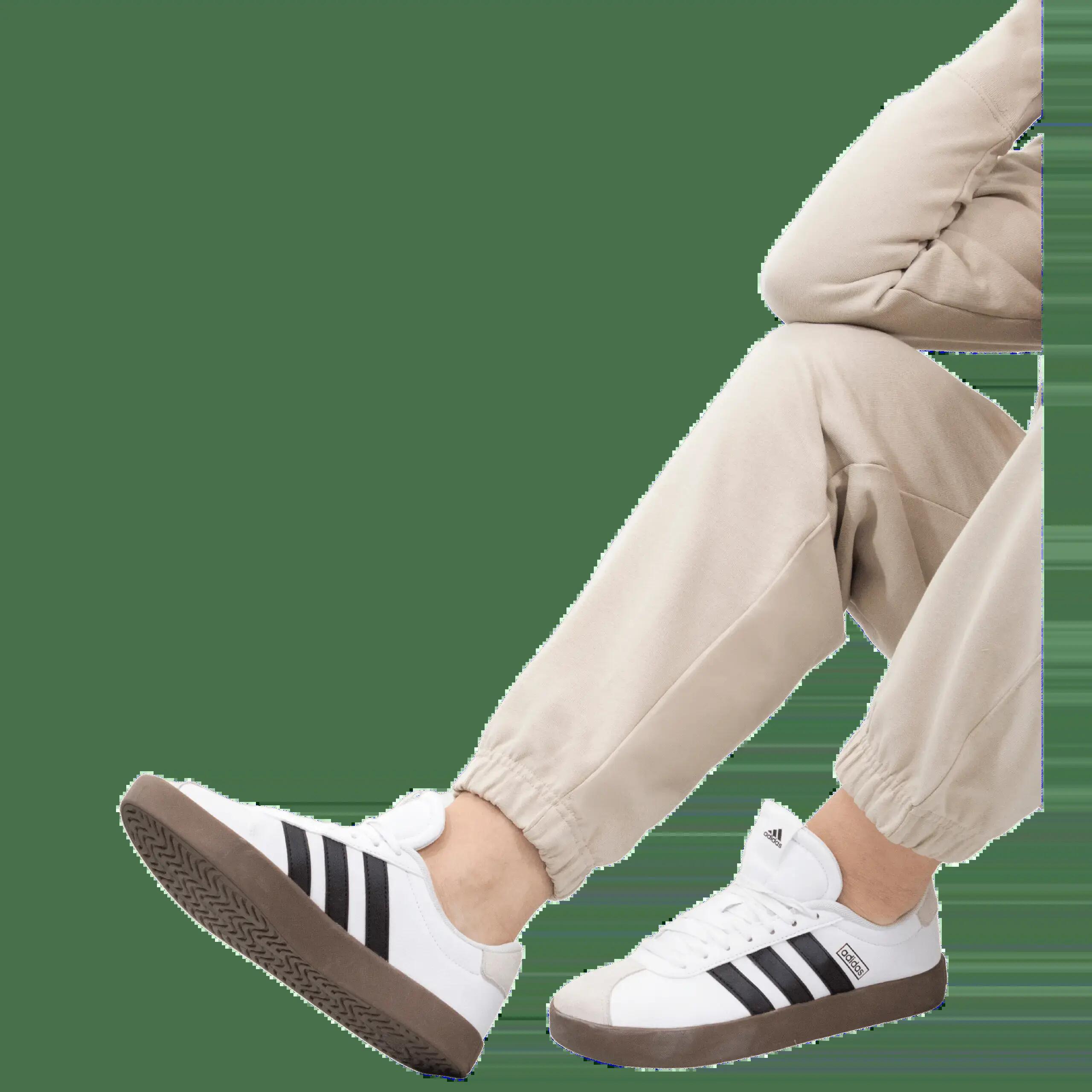 Beige OVERSIZE-joggingpak met Wings x Paprocki & Brzozowski-borduursel UNISEX M 3/10