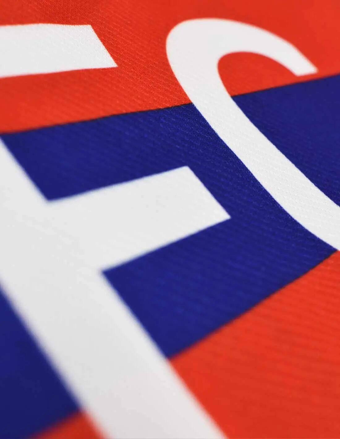 Bufanda FC Barcelona Blaugrana con Escudo 3/4