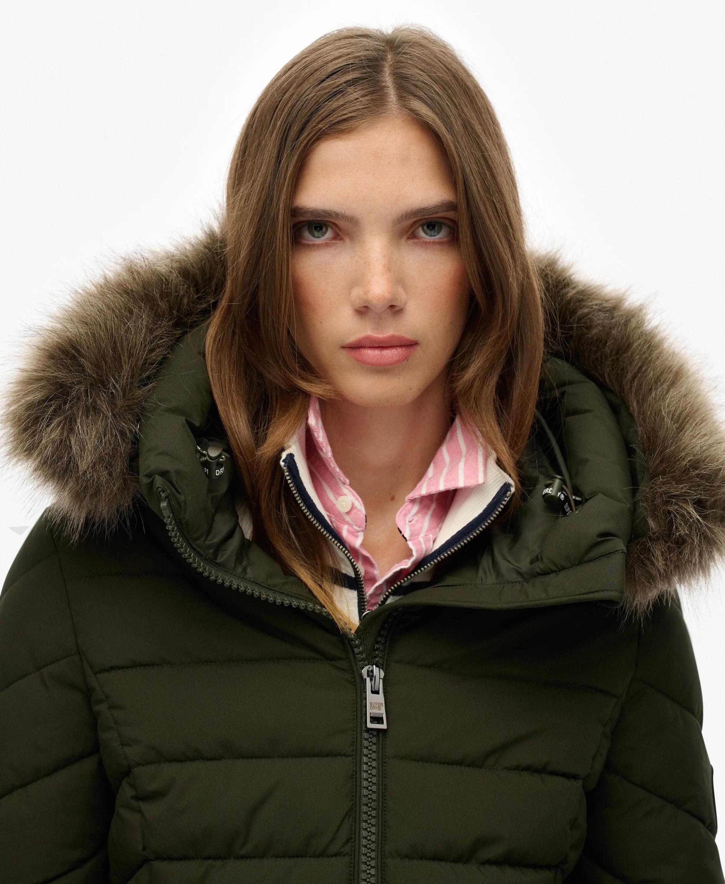 superdry Płaszcz Fuji z kapturem ze sztucznym futrem, długość mid 4/7