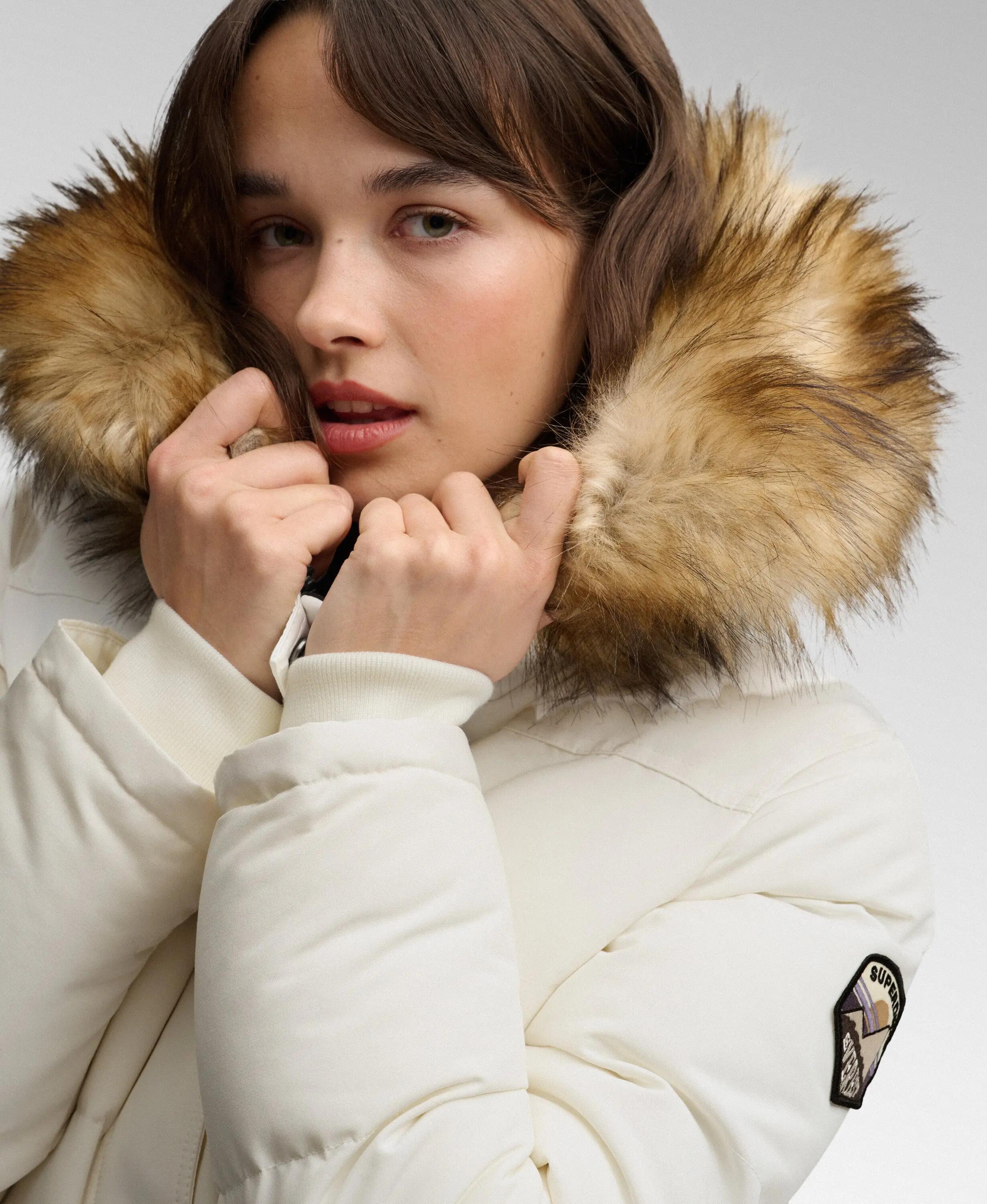 superdry Blusão Bomber Everest com Capuz e Pelo Sintético 2/7
