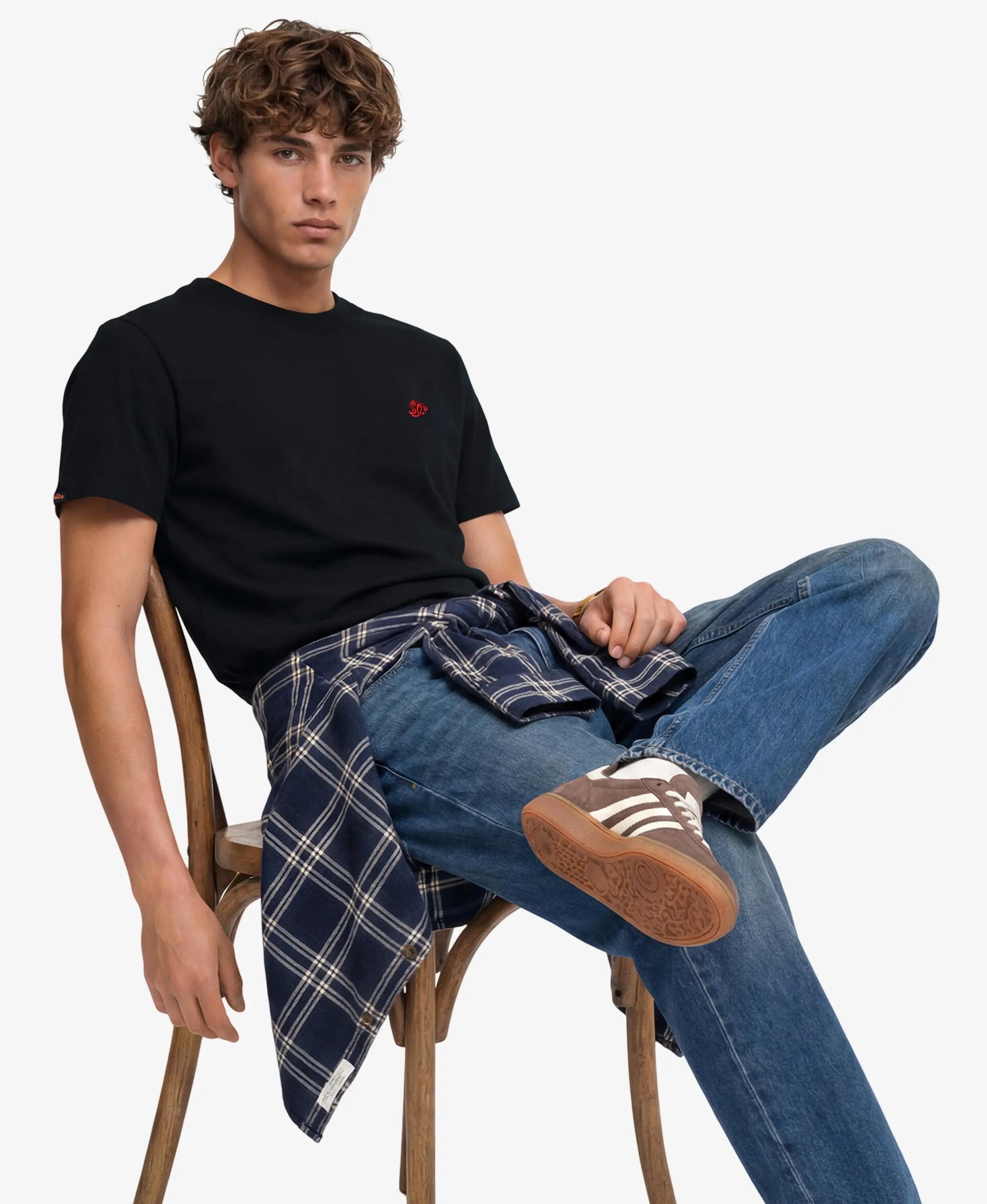 superdry SD&Co Logo T‑Shirt bestickt — 100% Biobaumwolle, Slim Fit – BLACK/RED 2/7