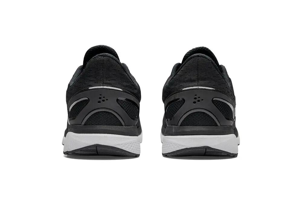 craft V150 Engineered Uomo — scarpa running versatile con suola Vibram 3/6