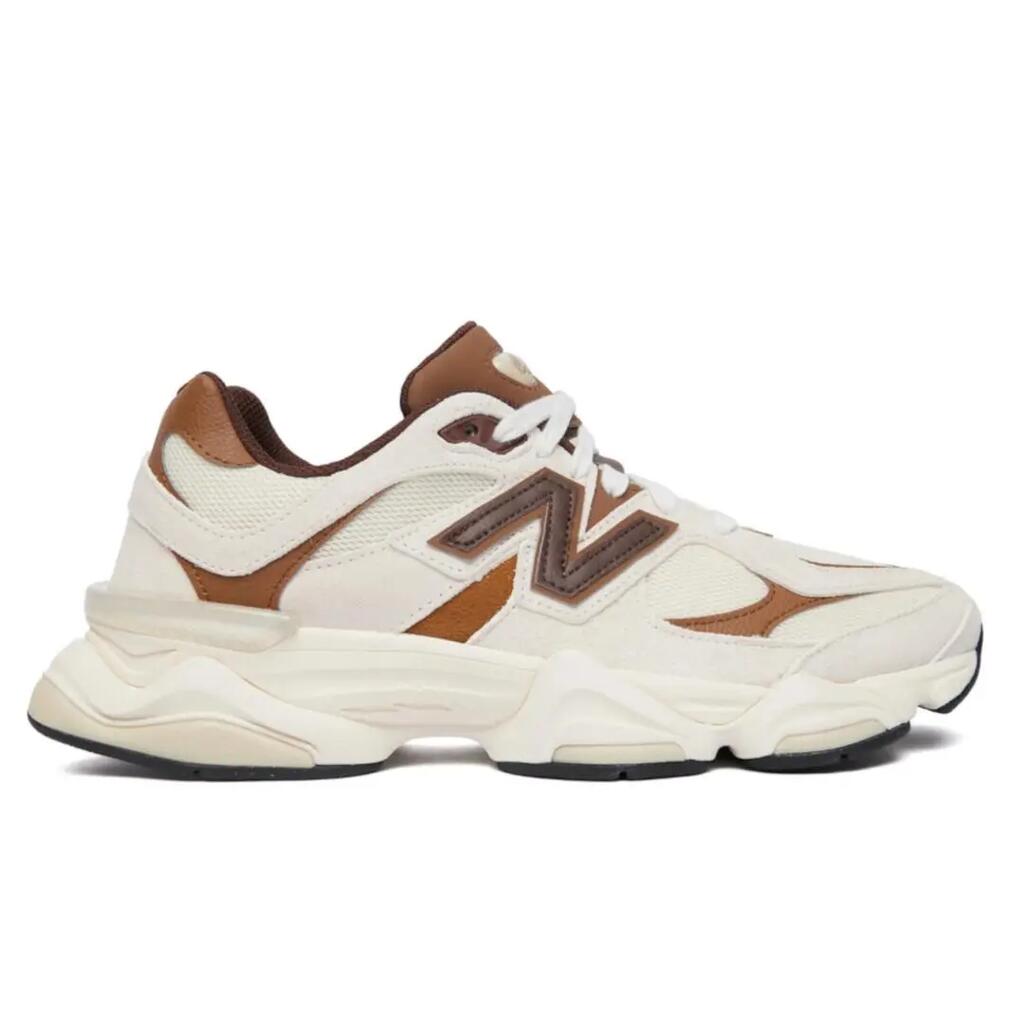 Кецове New Balance за жени в бежово.