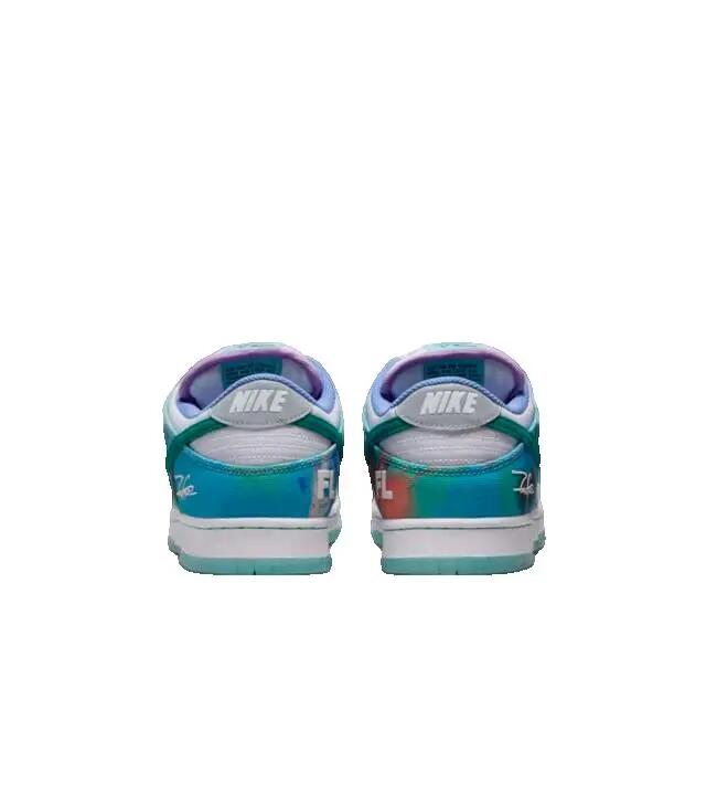 SB Dunk Low Futura Laboratories Bleached Aqua 3/6