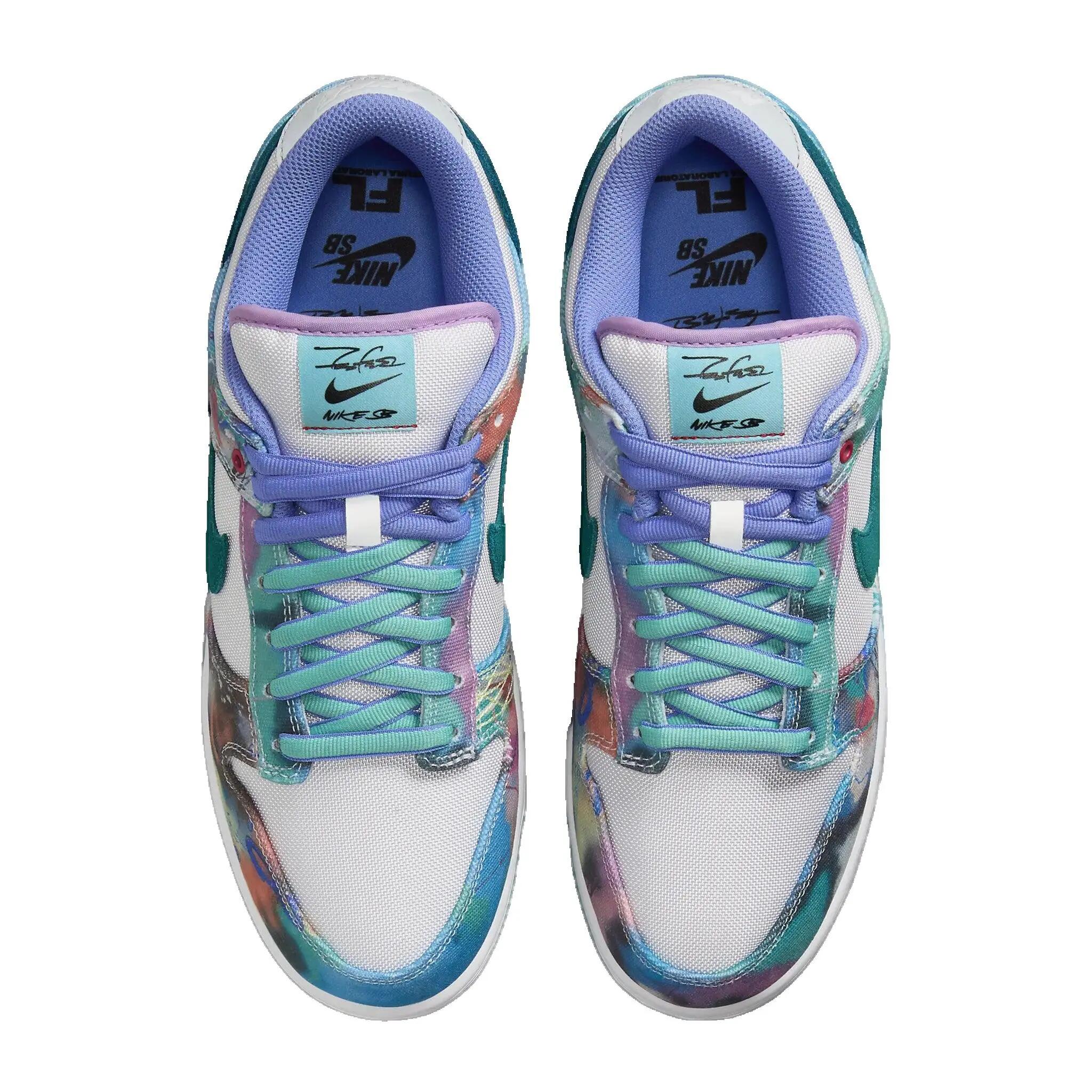 SB Dunk Low Futura Laboratories Bleached Aqua 2/6