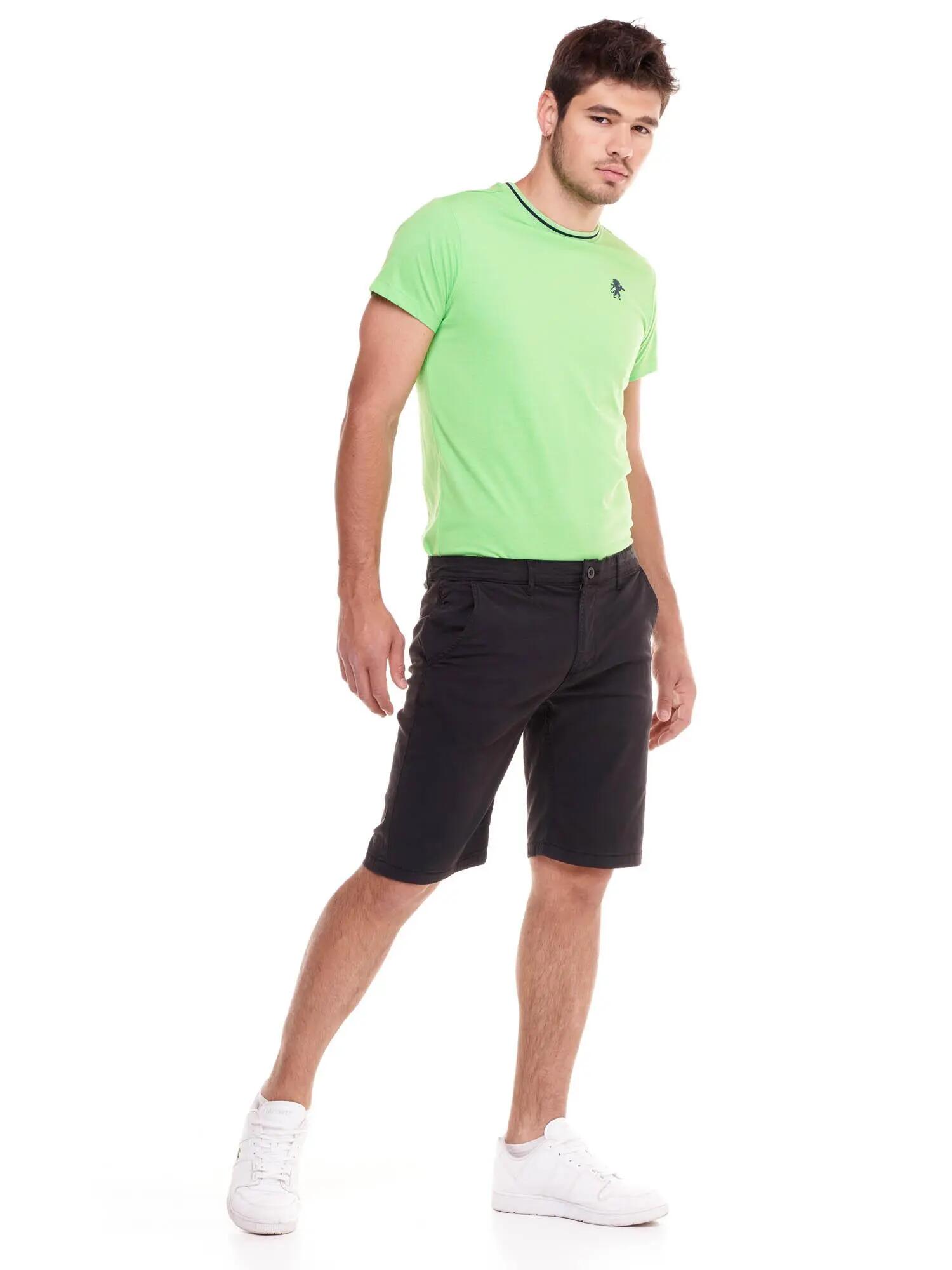Short chino minimaliste pour homme 3/6