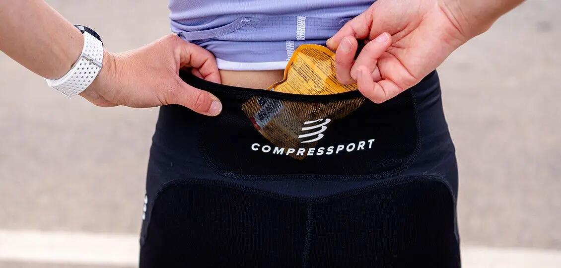 Pantaloncini da triathlon Compressport Tri Under Control neri da donna 5/5