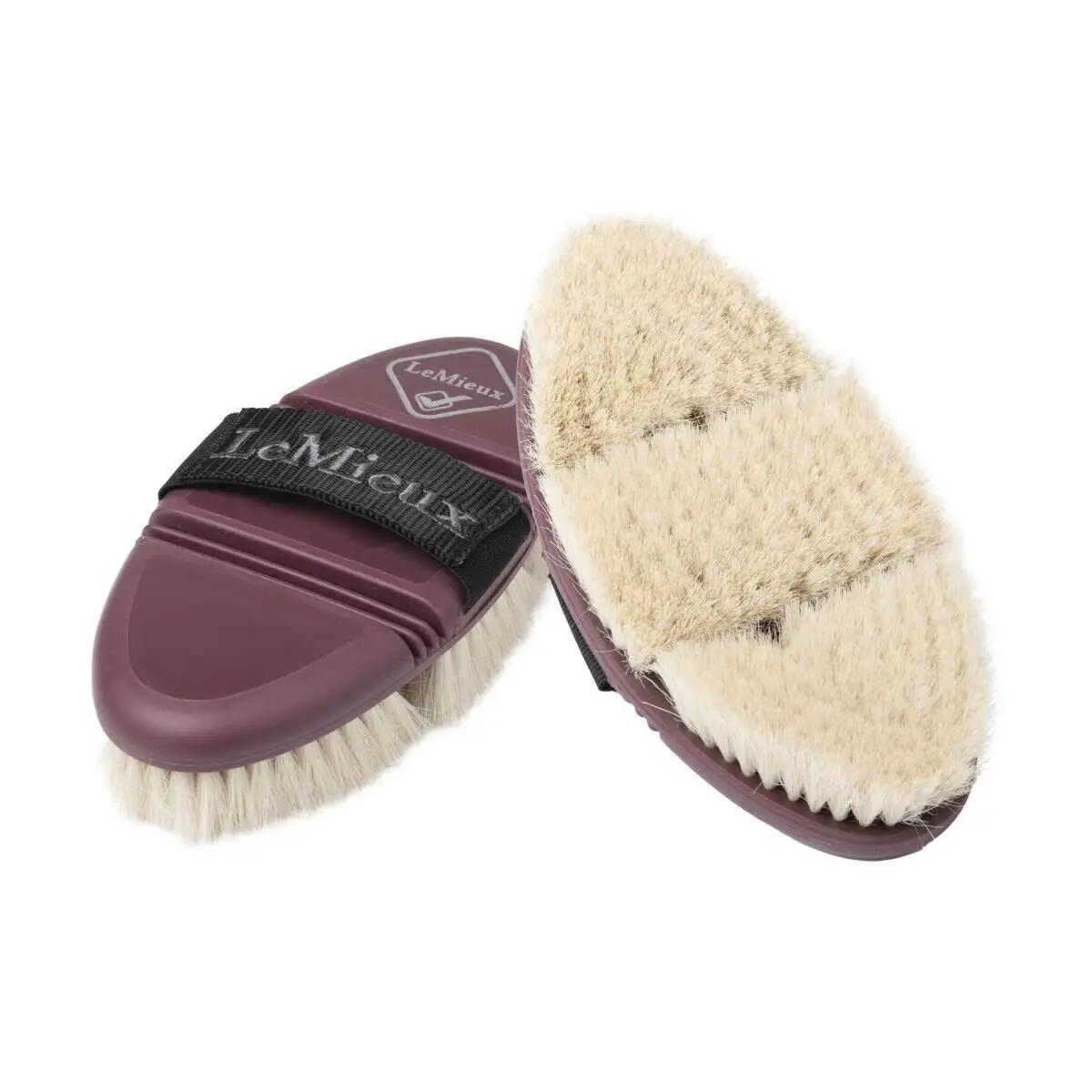 Brosse douce pour cheval en poils de chèvre LeMieux Flexi 5/7