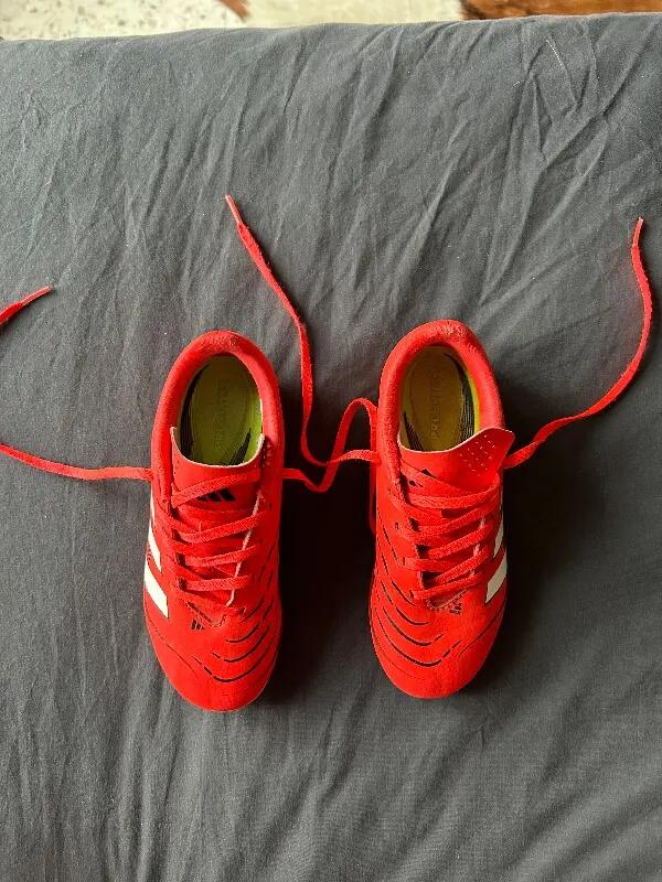Entre Particuliers - Adidas Predator League FG, size 32 5/6
