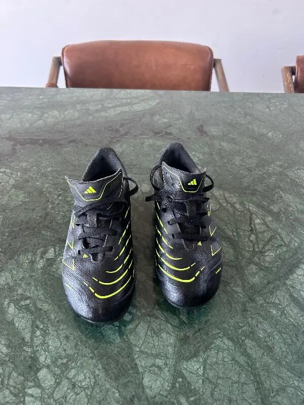 Entre Particuliers - Adidas Predator League FG, size 33,5 5/6