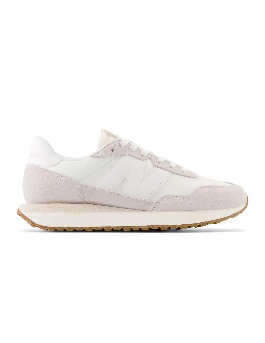 NEW BALANCE picture