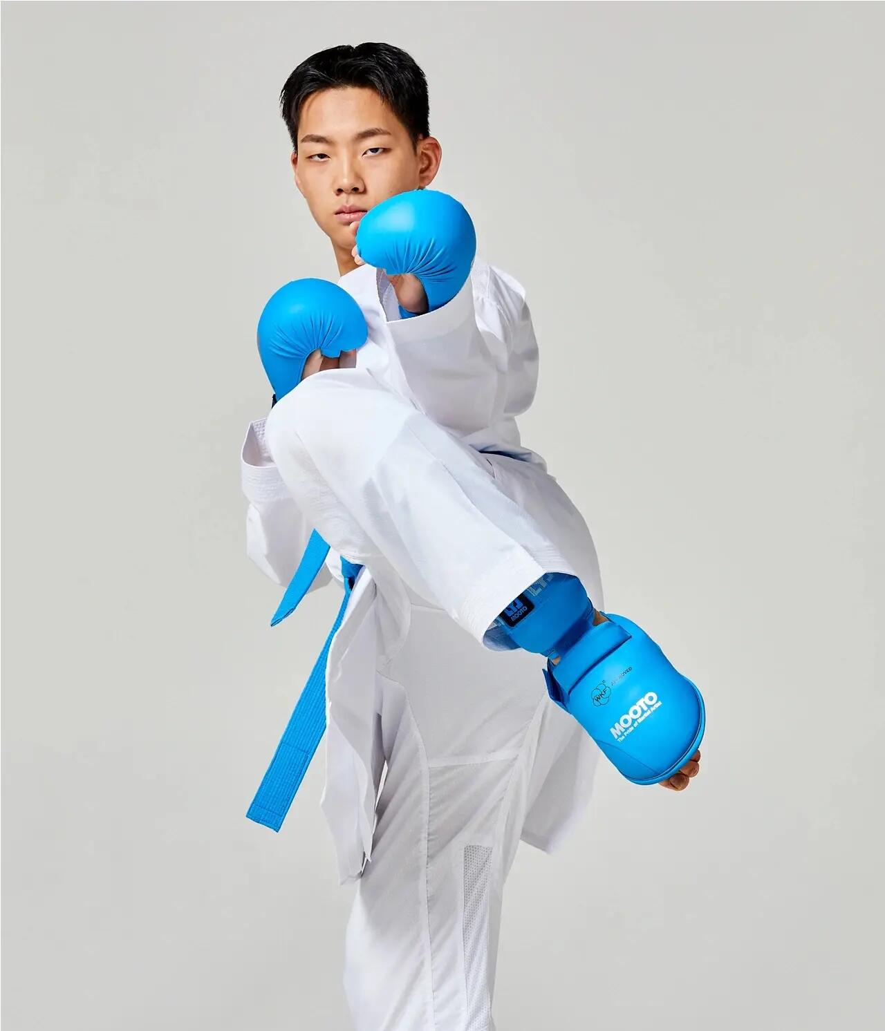 Ochraniacze piszczeli i stóp Karate WKF BLUE MOOTO 2/7