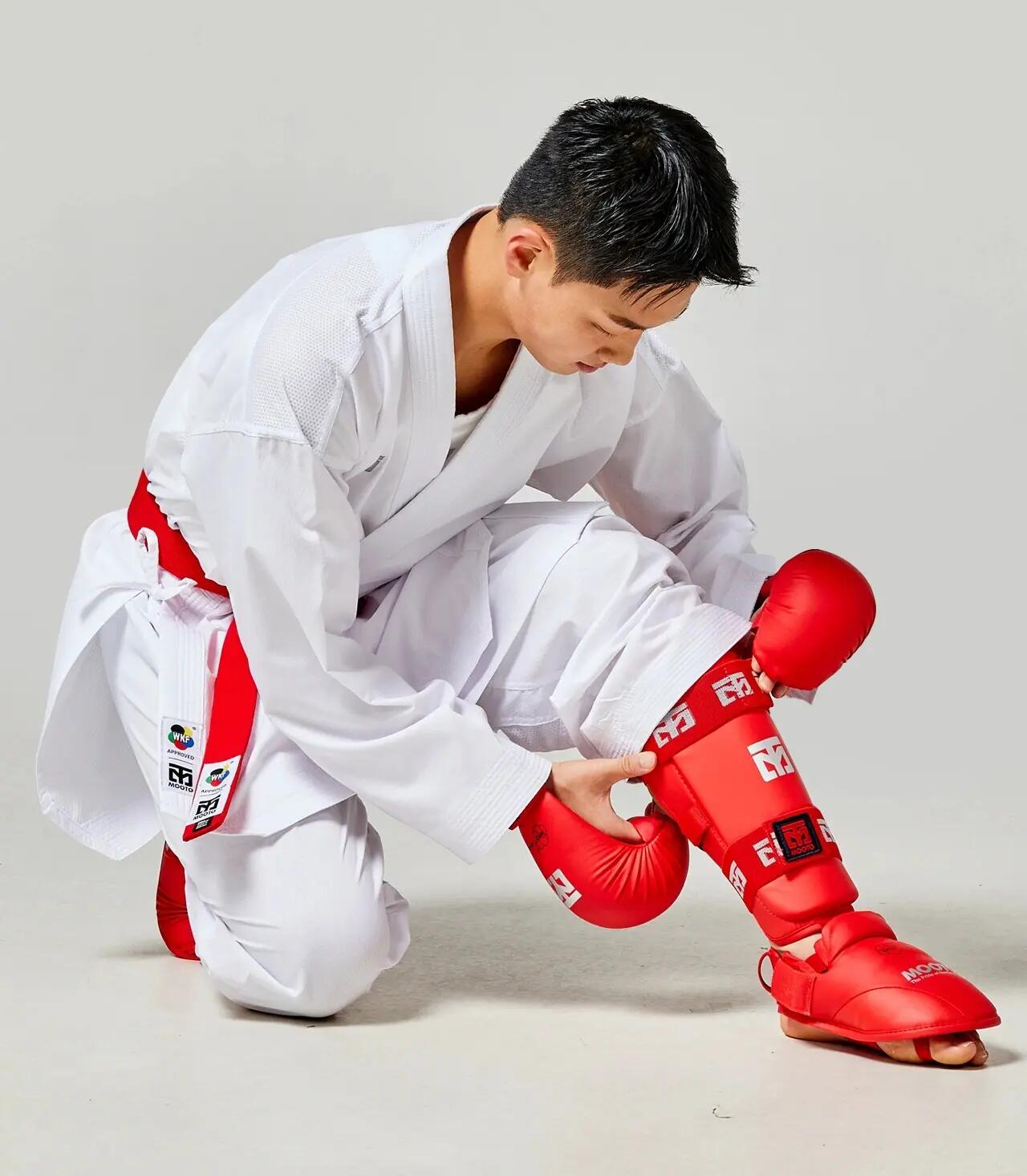 Ochraniacze piszczeli i stóp Karate WKF RED MOOTO 2/7