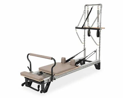 Pilates Reformer met functionele en veelzijdige aluminium toren.