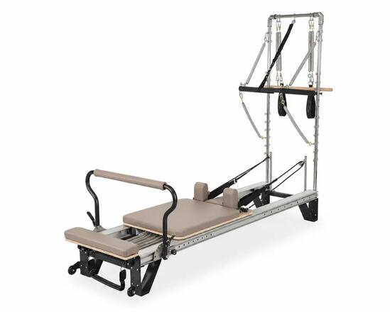 Pilates Reformer met functionele en veelzijdige aluminium toren.