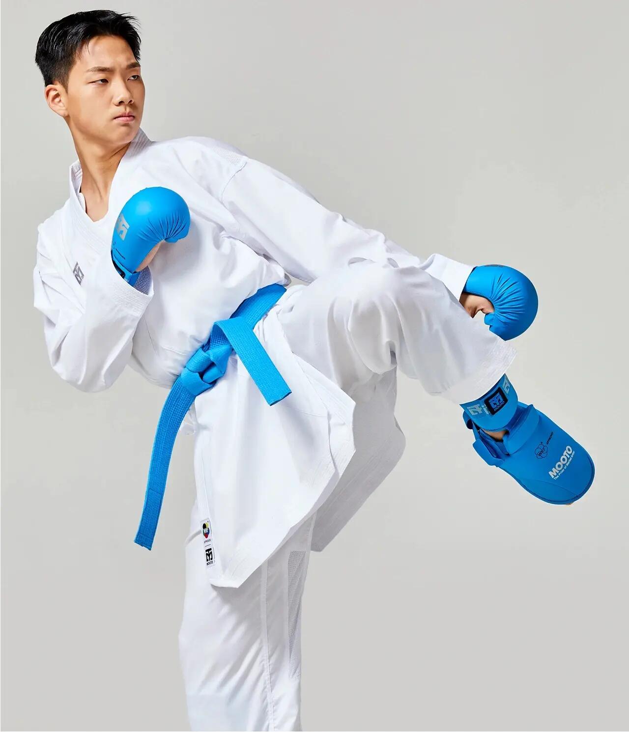 Ochraniacze piszczeli i stóp Karate WKF BLUE MOOTO 4/7