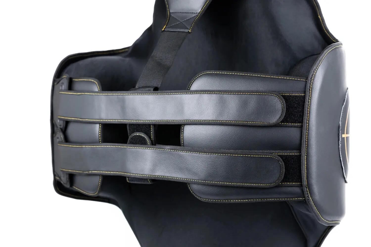 Ochraniacz tułowia Striker ProFighter DBX Bushido 6/7