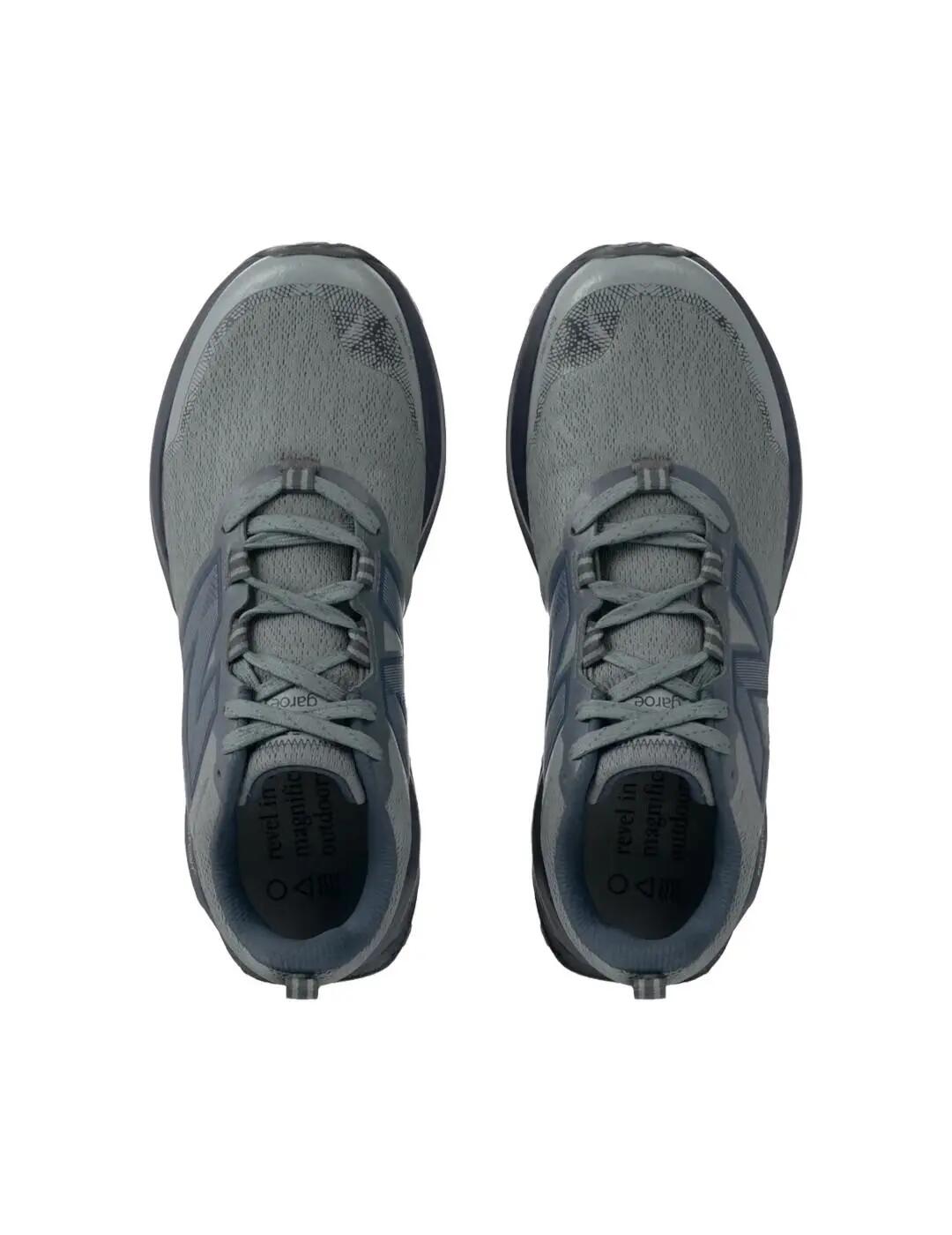 Turnschuhe für Männer New Balance Grau. 3/4
