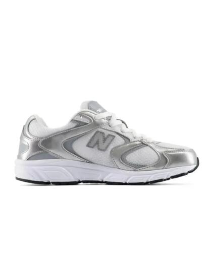 Scarpe da ginnastica da donna New Balance bianche.