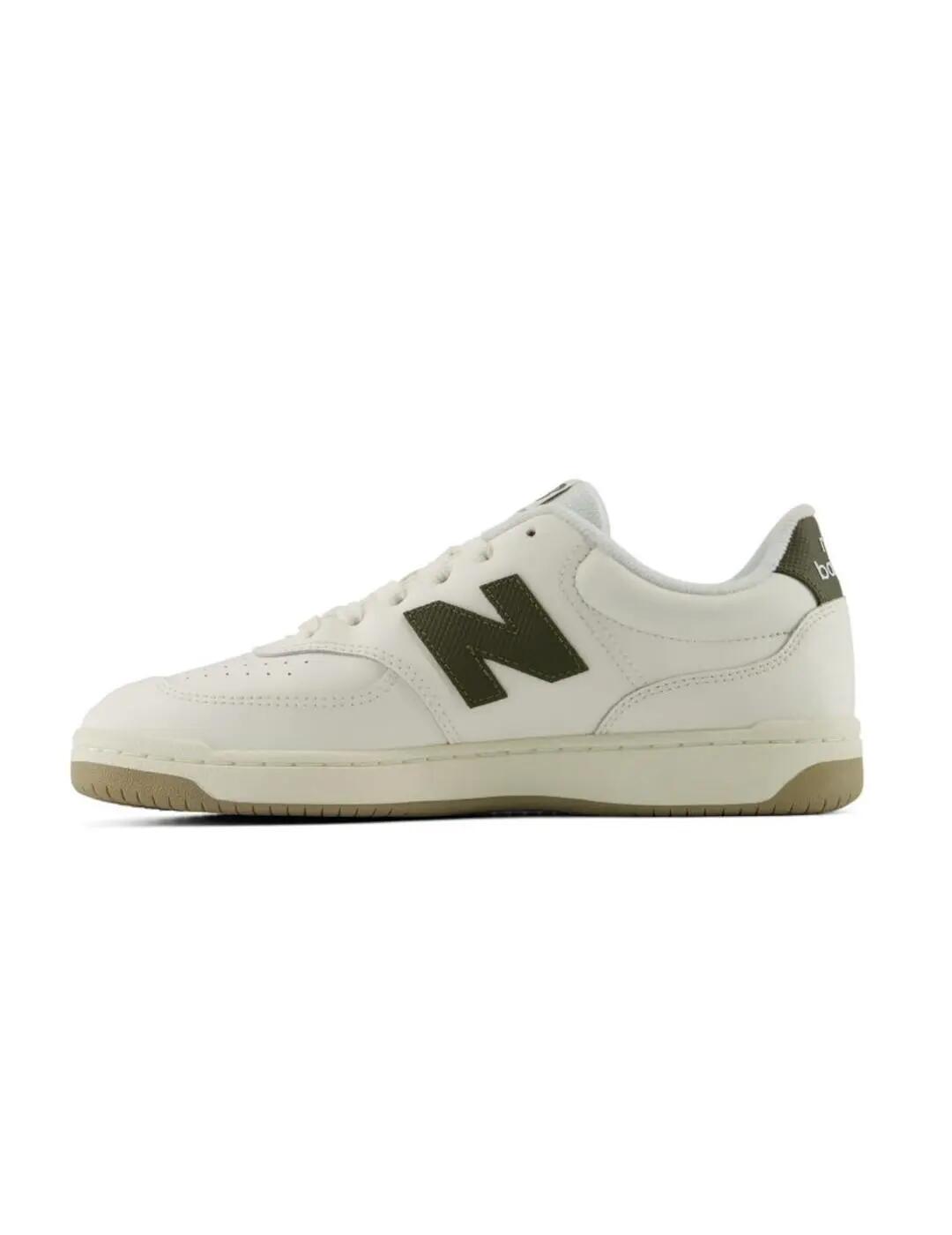 Chaussures pour hommes New Balance beige. 2/5