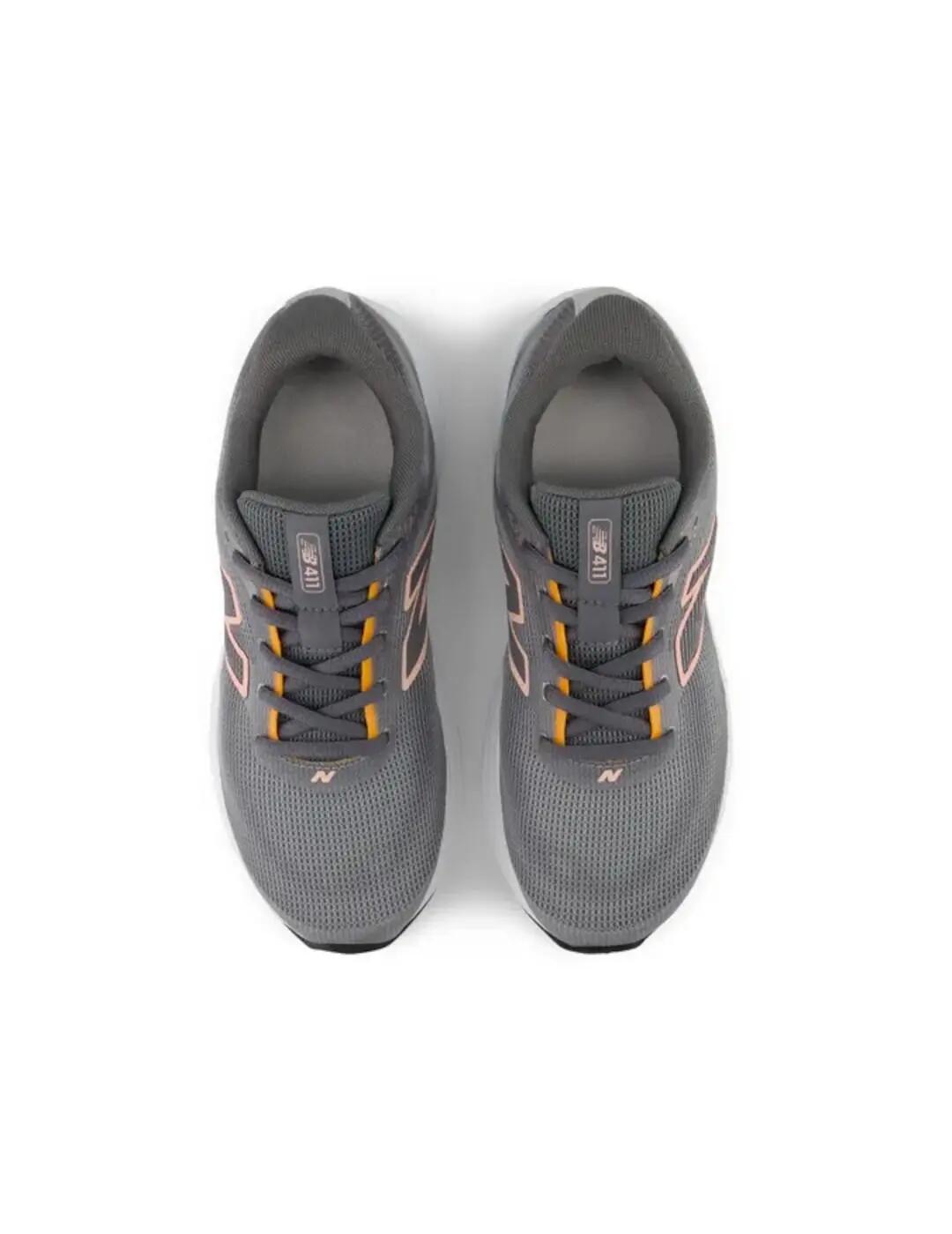 Sneakers da donna New Balance grigie. 4/6