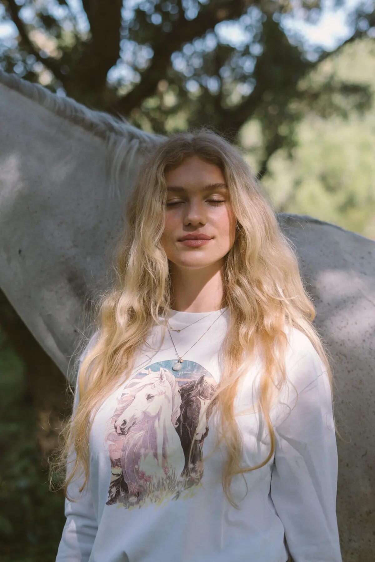 POMME EQUESTRIAN picture