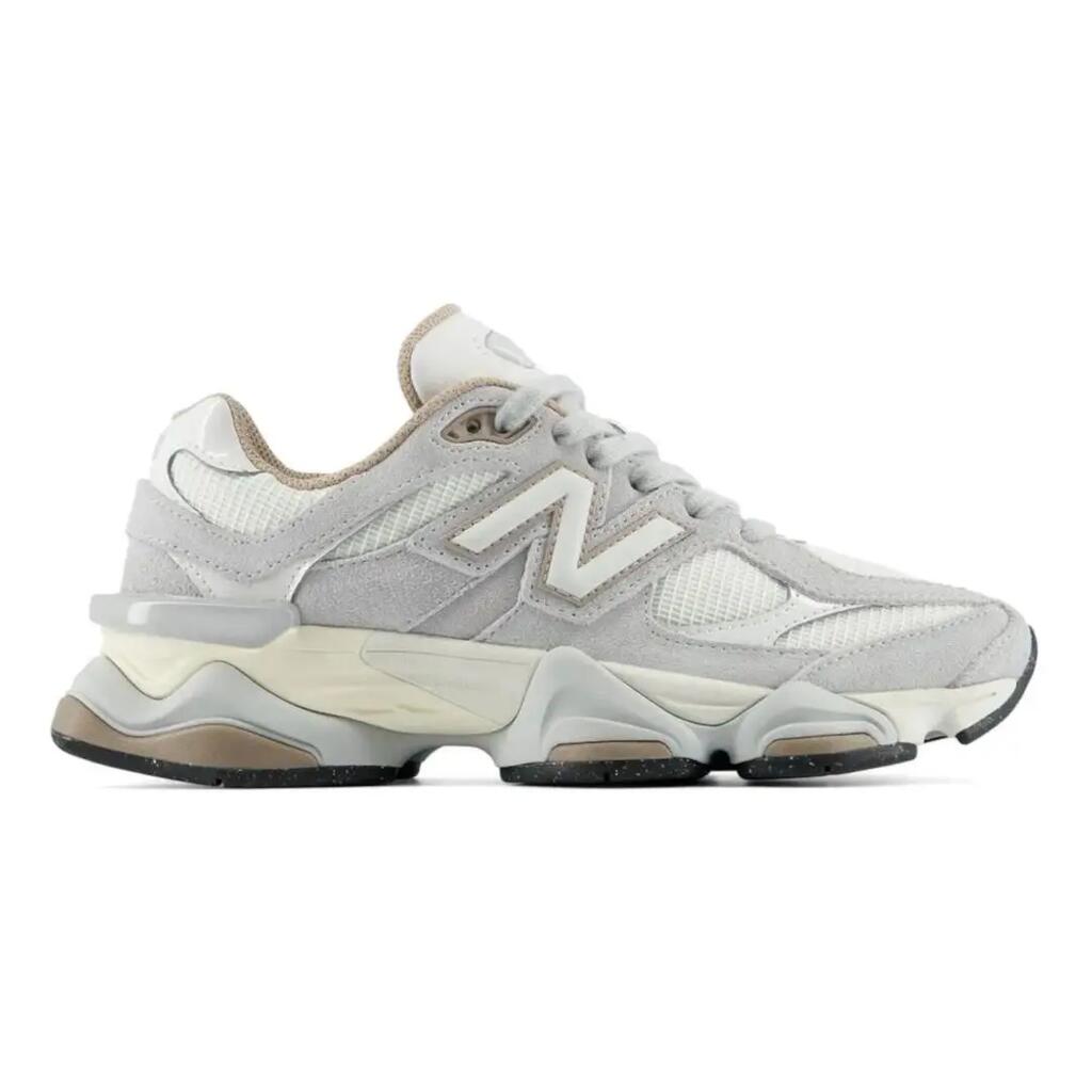 Кецове New Balance за жени в сиво.