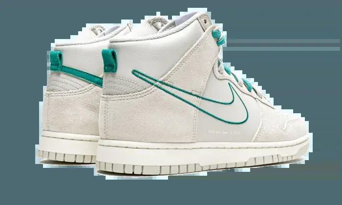 Zapatos - Basket - Dunk High First Use - Light Bone/Green Noise 3/4