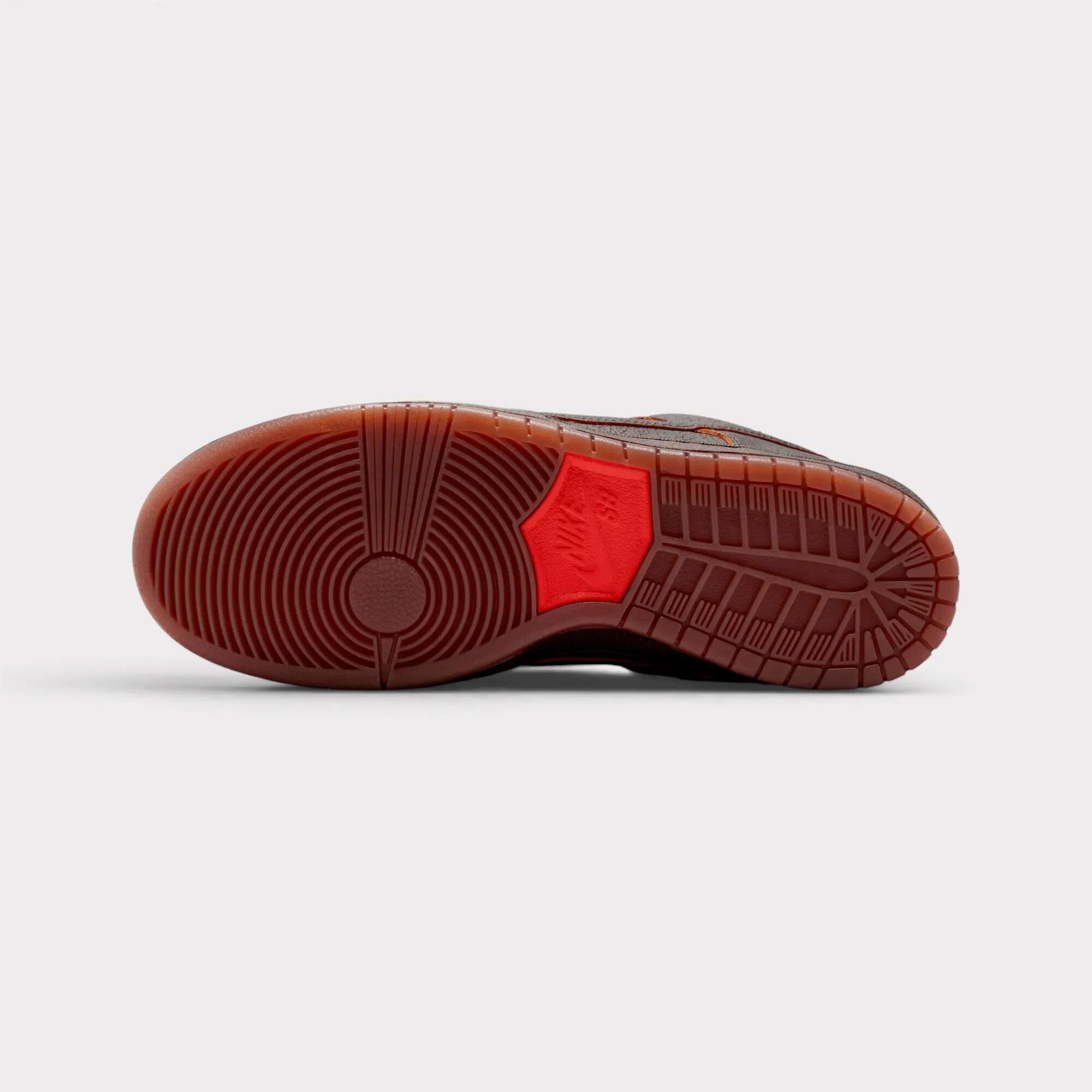 Nike Dunk SB Low Krampus 6/7