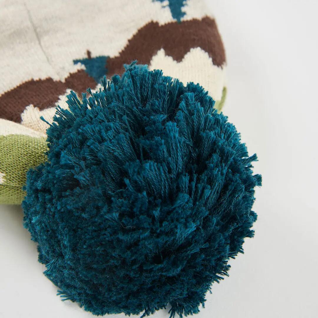Gorro verde estampado montaña con pompón 3/3