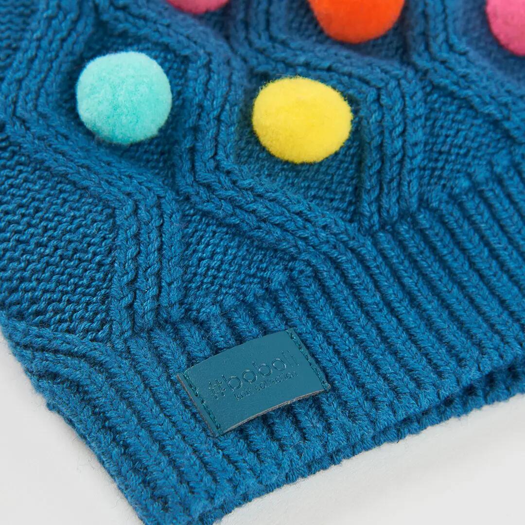 Gorro verde con topos de colores 2/3