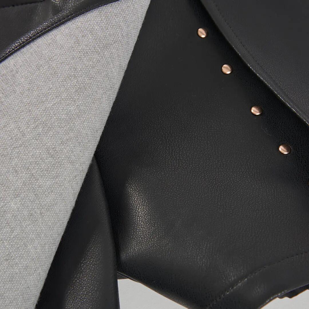 Falda-short polipiel negra con tachuelas doradas 3/4