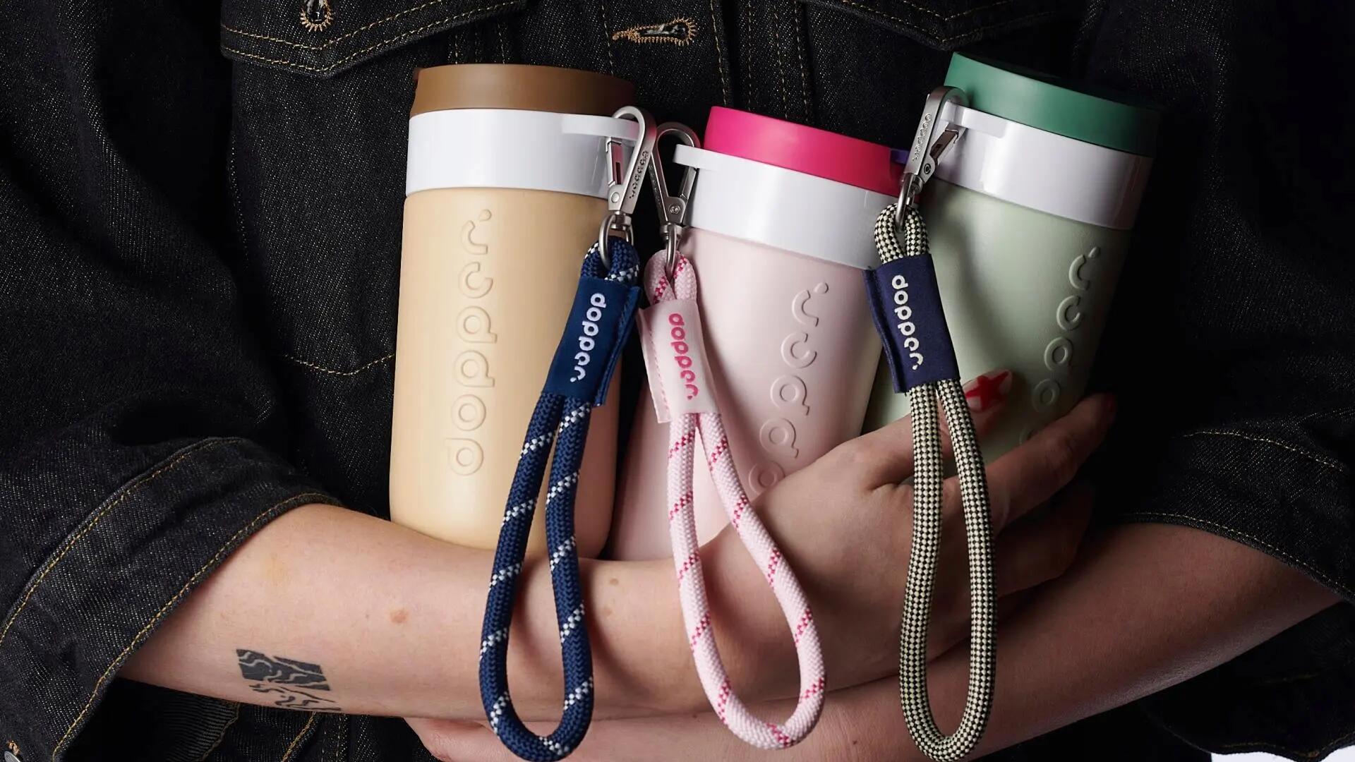 Opaska uchwyt do kubka termicznego Dopper Travel Mug biało czarny 6/7