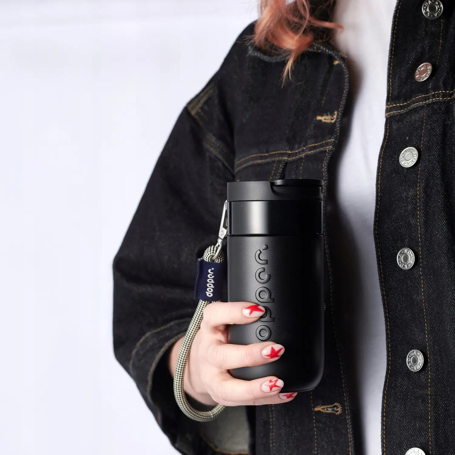 Opaska uchwyt do kubka termicznego Dopper Travel Mug biało czarny 5/7