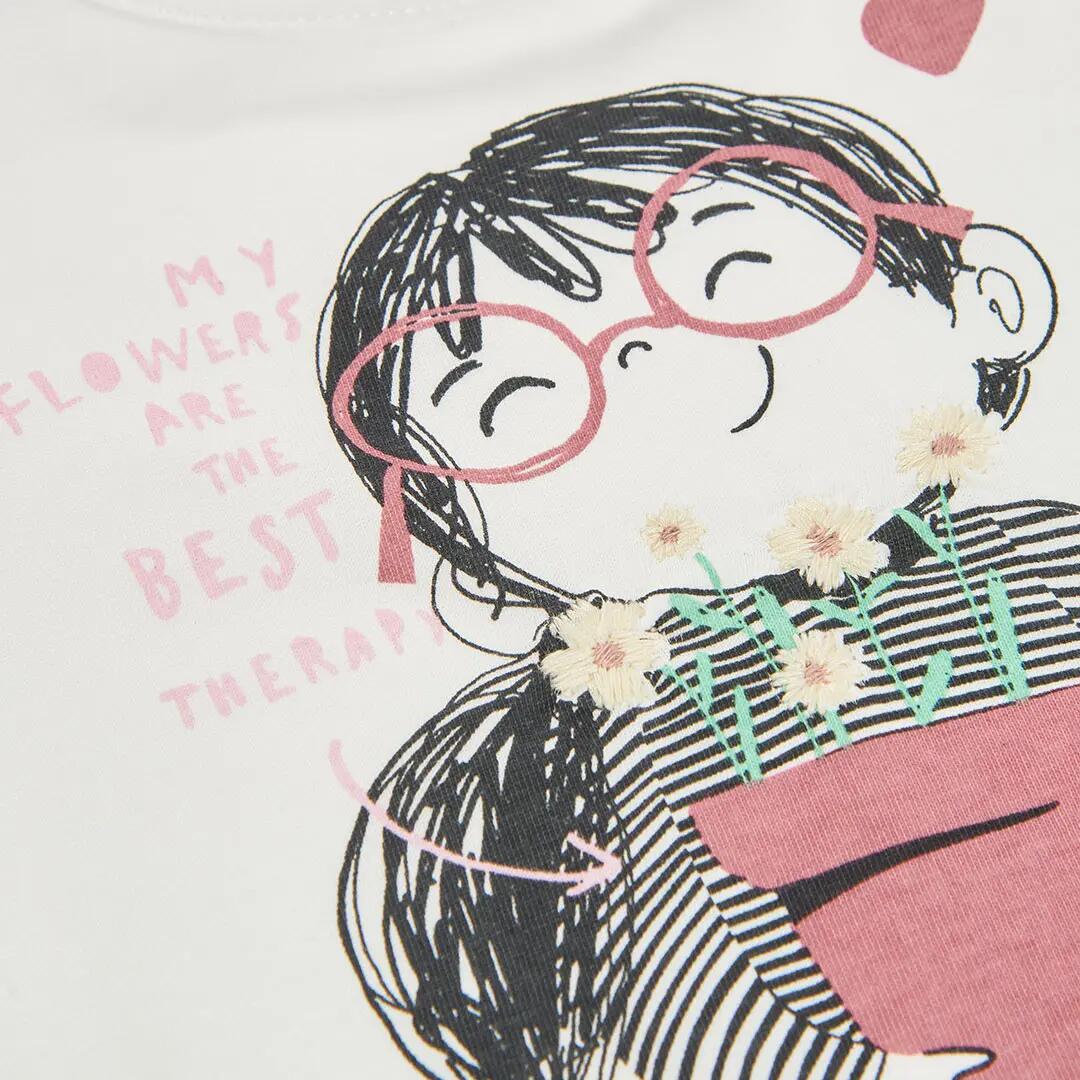 Camiseta punto niña blanca estampado niña con flores 4/4