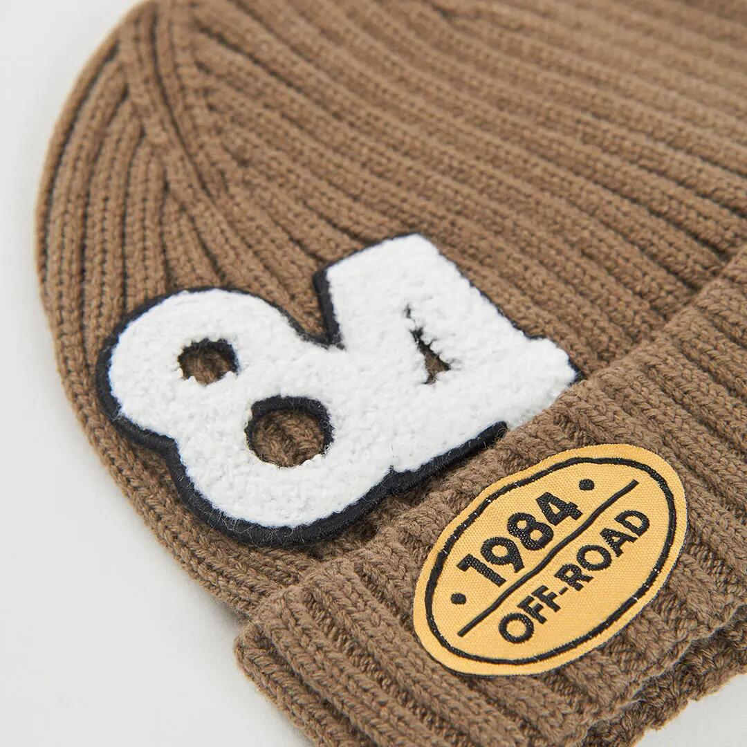Gorro verde con parches escudos 2/3