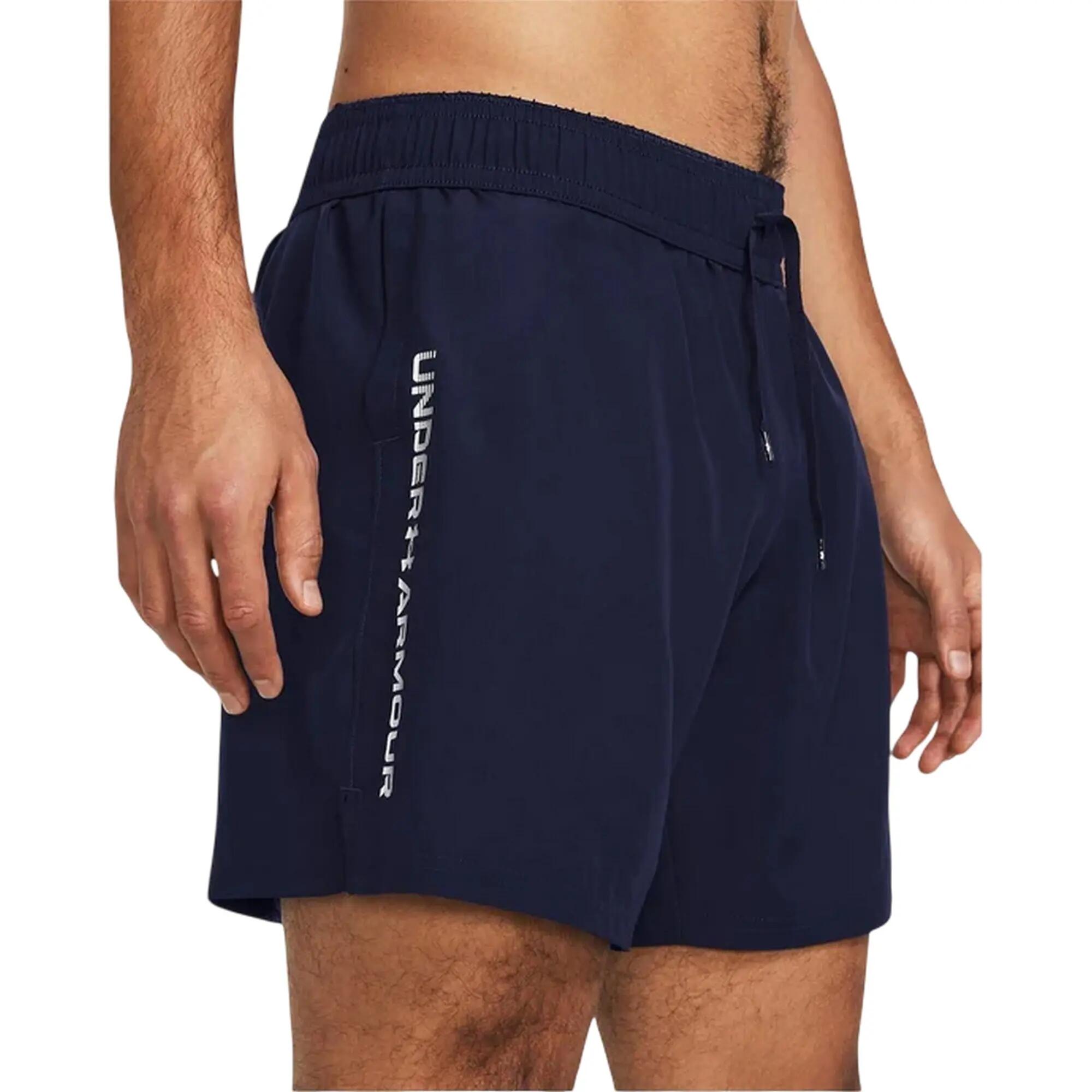 Pantaloncini Tecnologia Tessuto Uomo Under Armour Wordmarks Blu Accademia Bianco 3/6