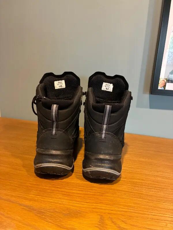 Entre Particuliers - Chaussures de marche robustes 4/5