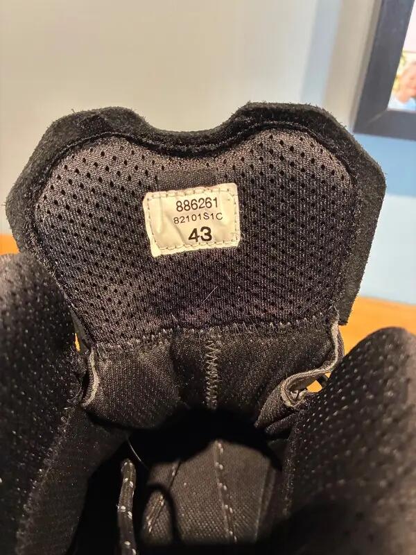 Entre Particuliers - Chaussures de marche robustes 3/5