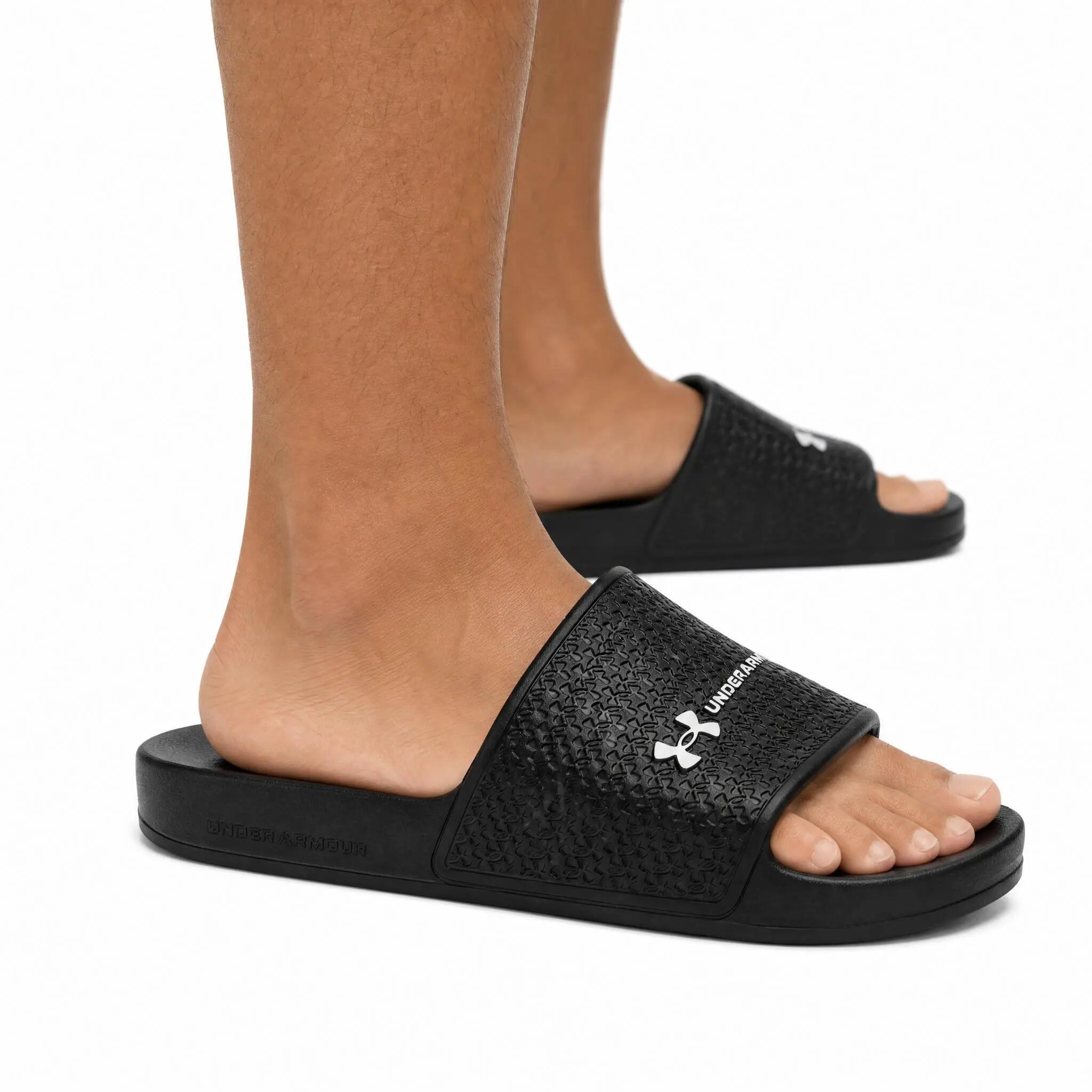 UNDER ARMOUR picture
