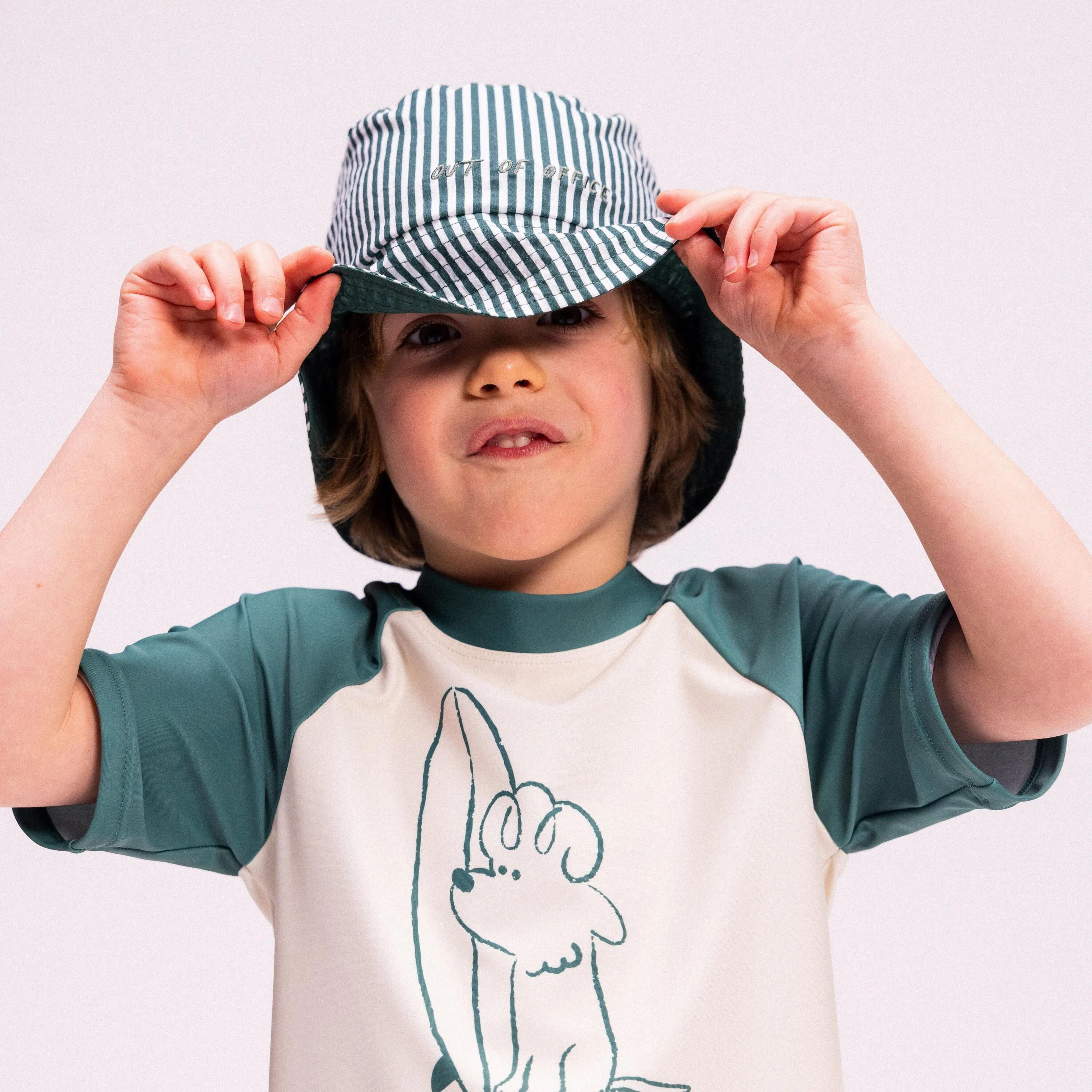 Gorro con protección UV verde estampado de surf 1 a 2 años reversible 6/6