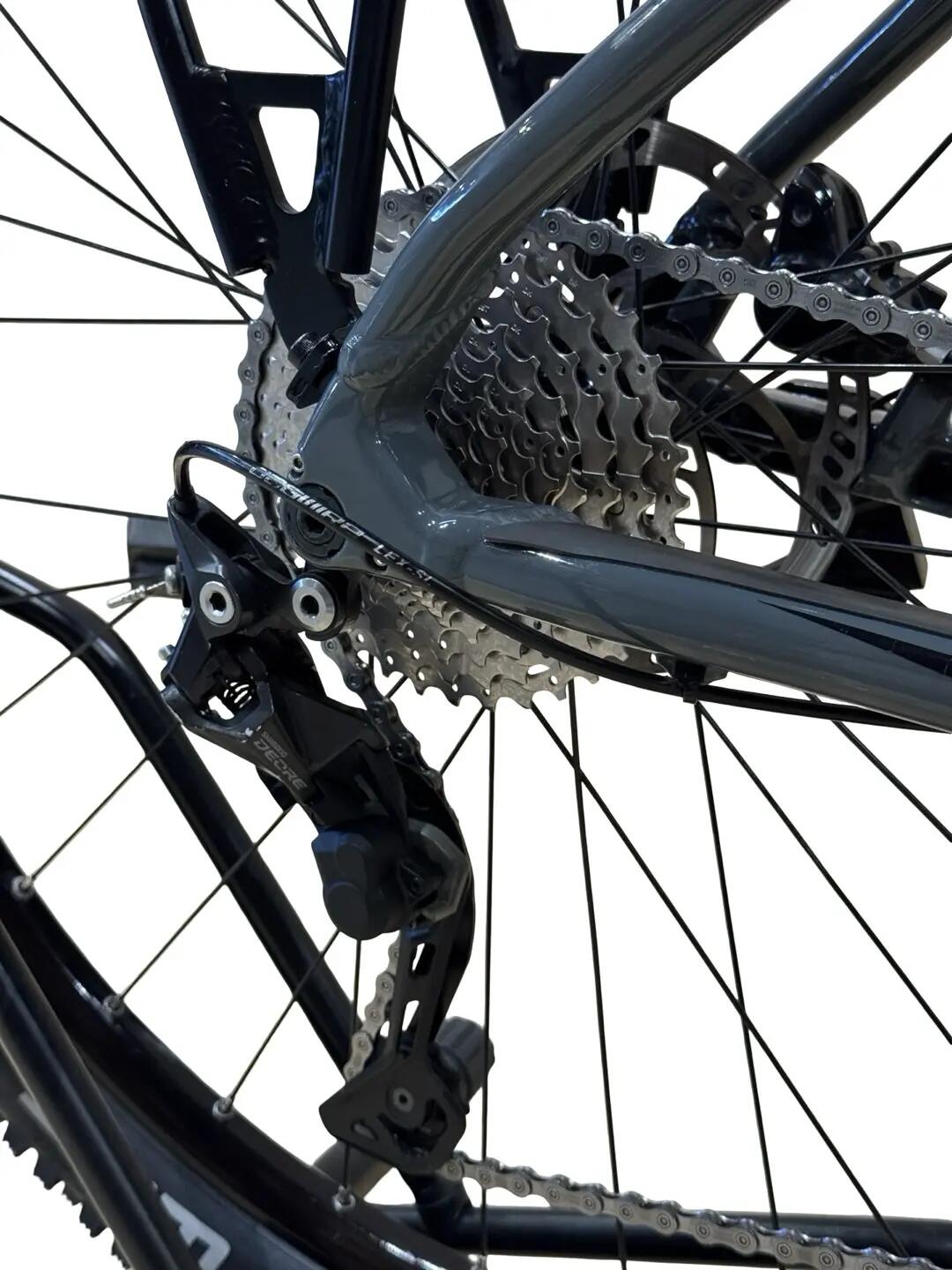 Segunda Vida - bicicleta eléctrica Merida eBig.Tour 400 EQ Shimano - Como nuevo 13/14