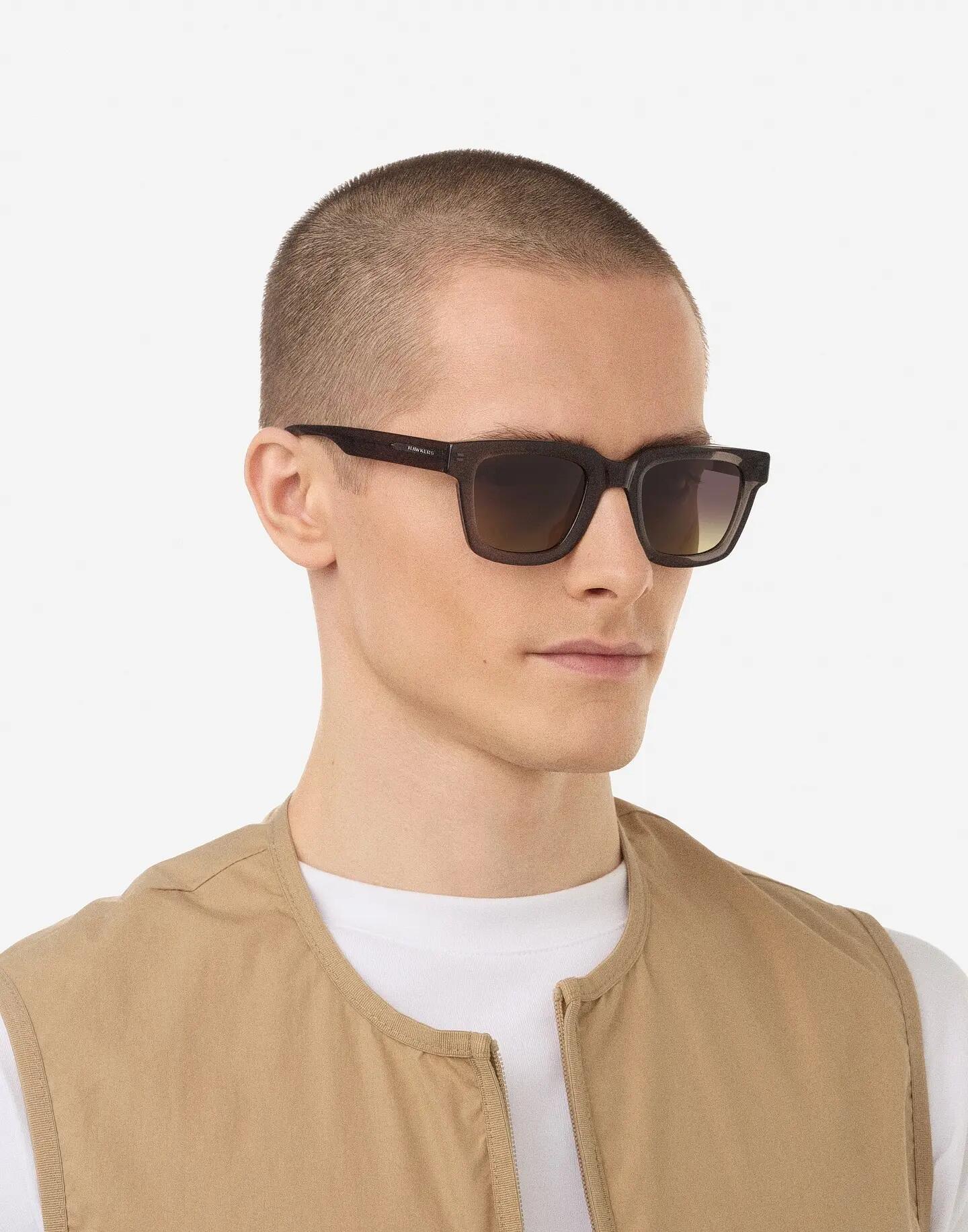 HAWKERS - Zonnebrillen voor Mannen en Vrouwen ONE UPTOWN - CRYSTAL GREY MOSS 9/10