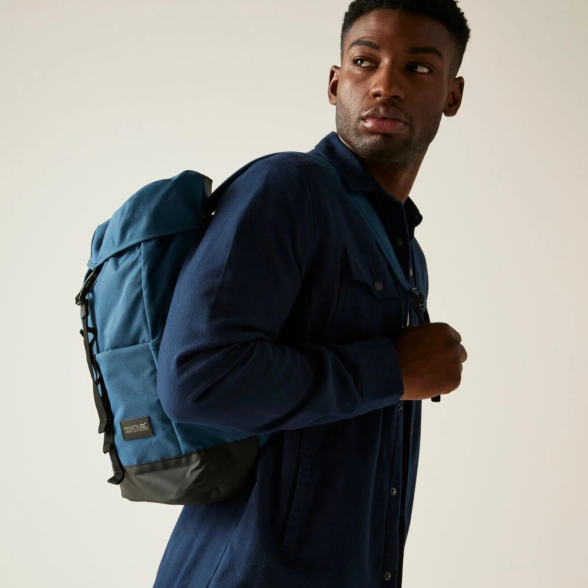 Zaino Shilton II 15L 2/11